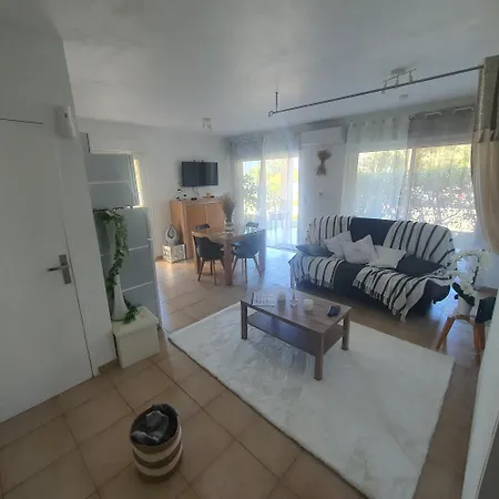 Avec Balneo Proche Apartment