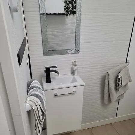 Avec Balneo Proche Apartment *